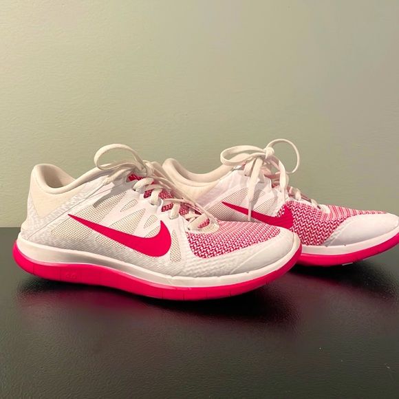 Nike Shoes - Lightly Worn Nike Size 9 US White and Pink 4.0 Run Free